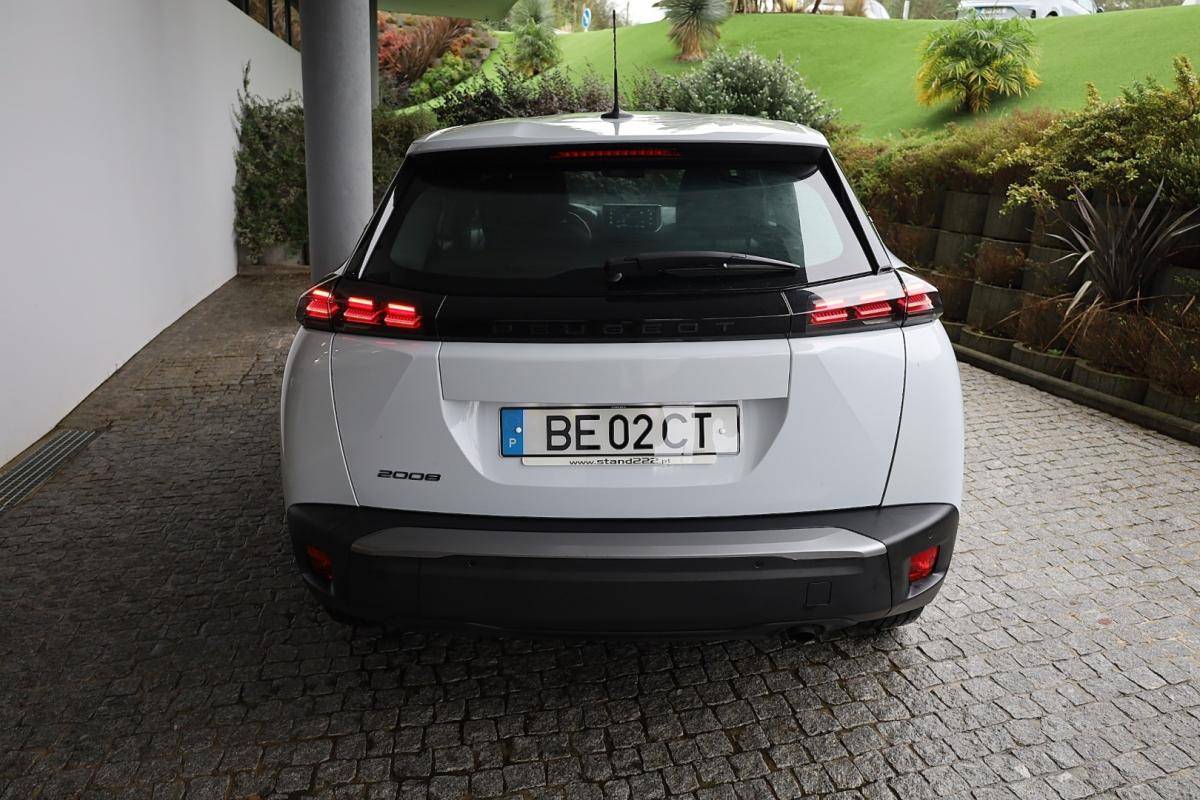 peugeot-2008-2023-gasolina-1199cc