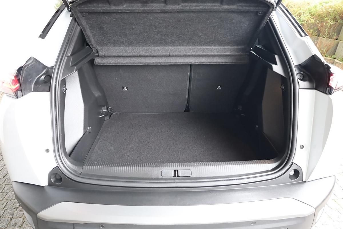 peugeot-2008-2023-gasolina-1199cc