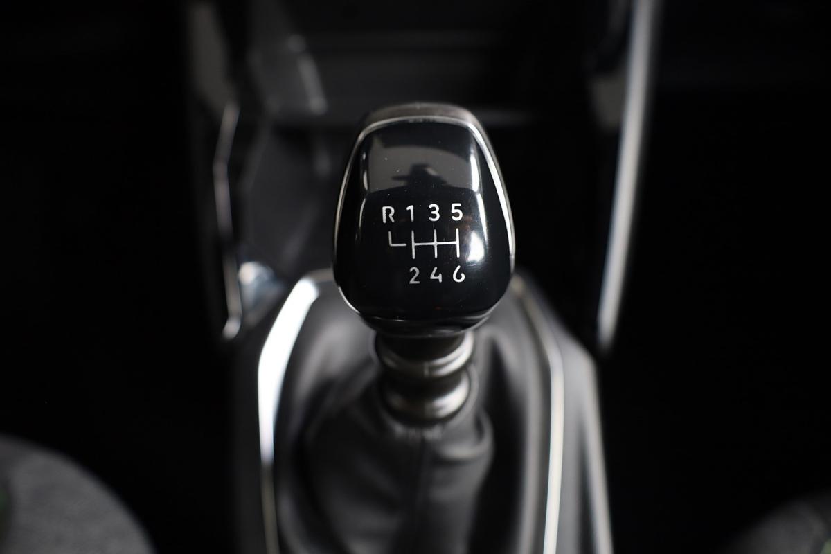 peugeot-2008-2023-gasolina-1199cc