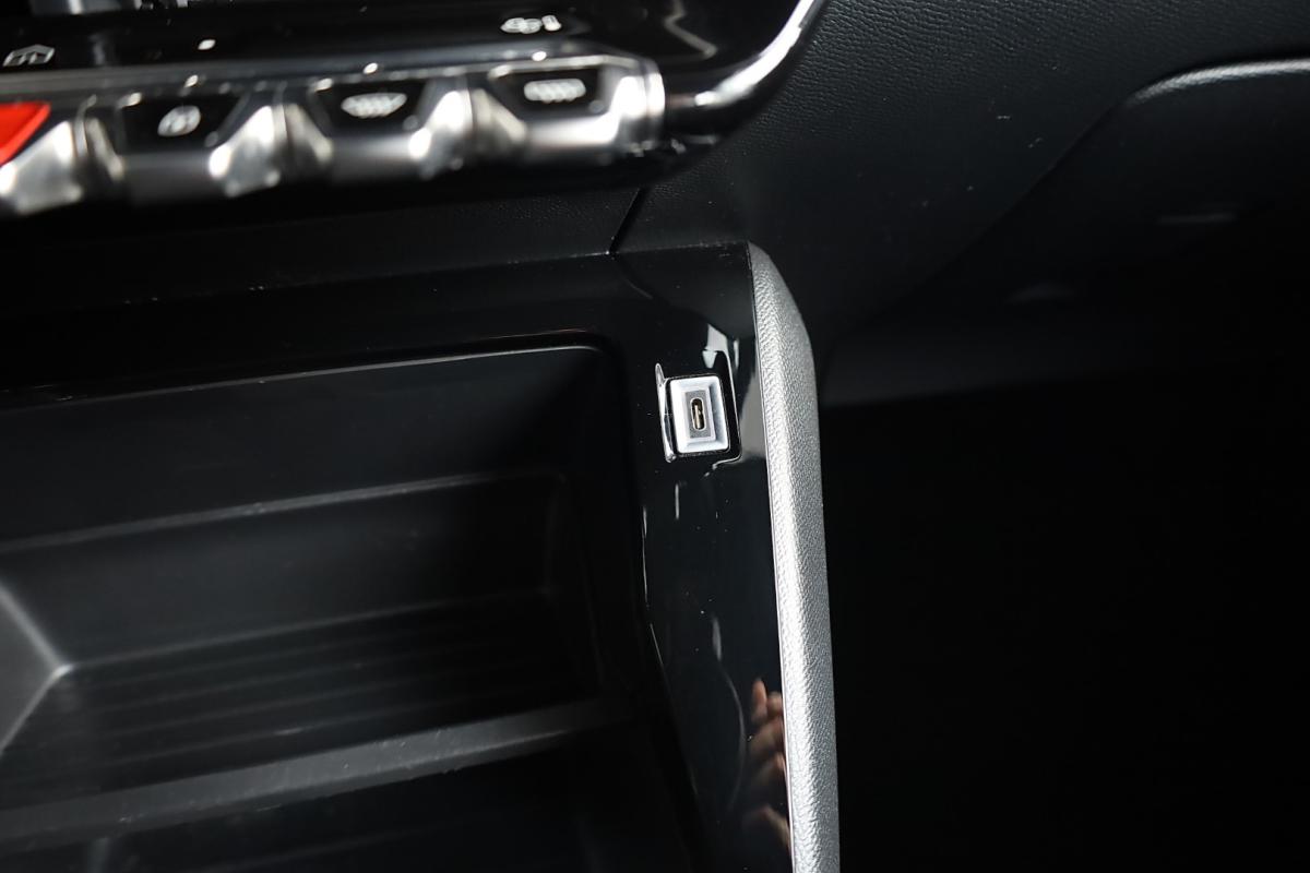 peugeot-2008-2023-gasolina-1199cc