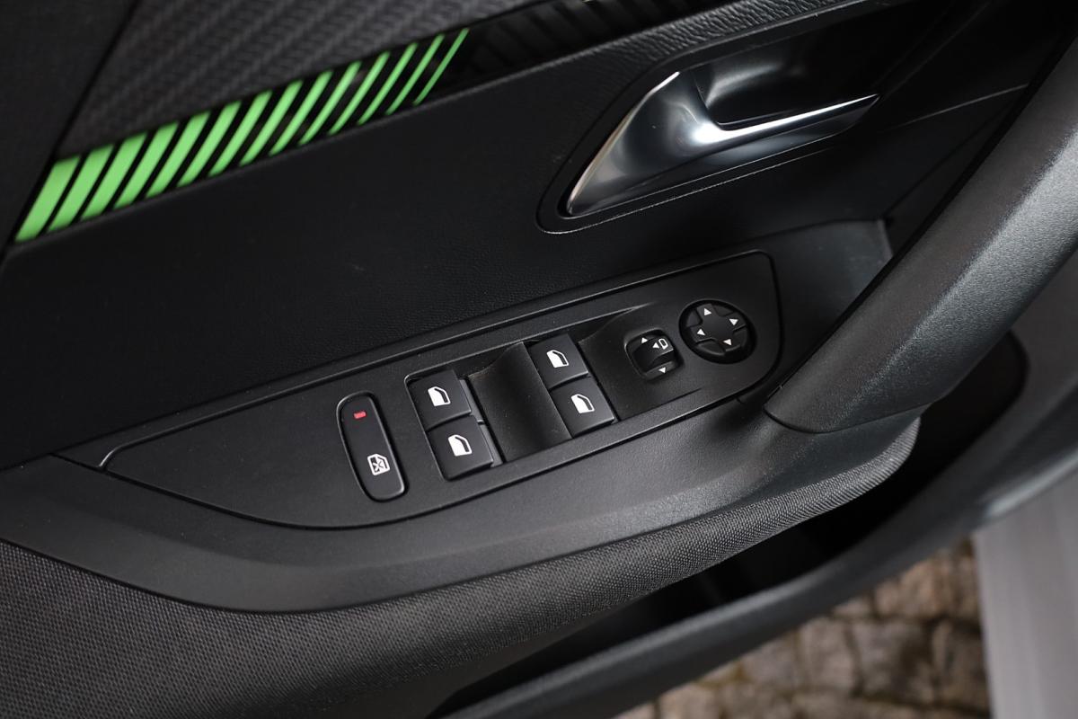 peugeot-2008-2023-gasolina-1199cc