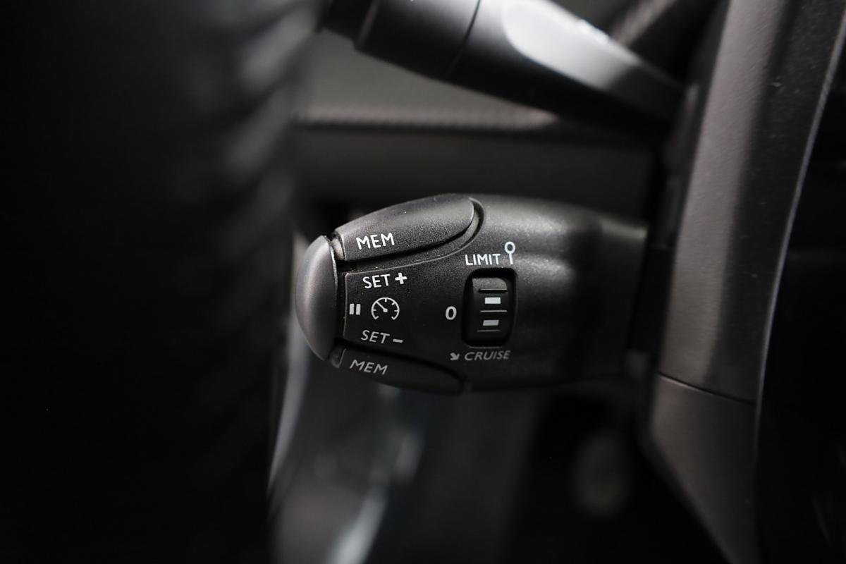 peugeot-2008-2023-gasolina-1199cc