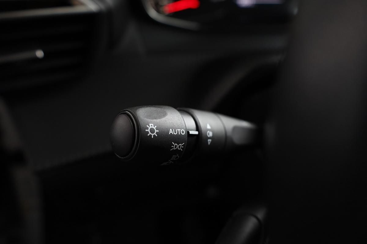 peugeot-2008-2023-gasolina-1199cc
