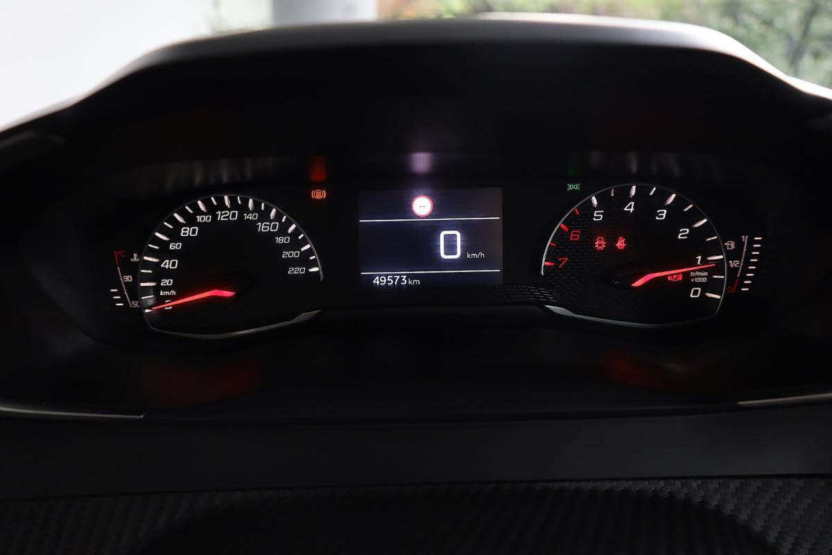 peugeot-2008-2023-gasolina-1199cc