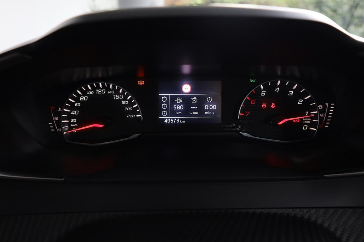 peugeot-2008-2023-gasolina-1199cc