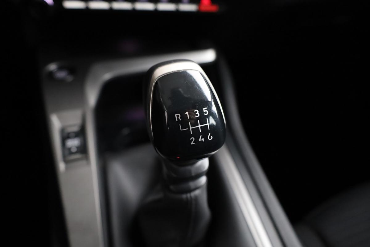 peugeot-308-2022-gasolina-1199cc