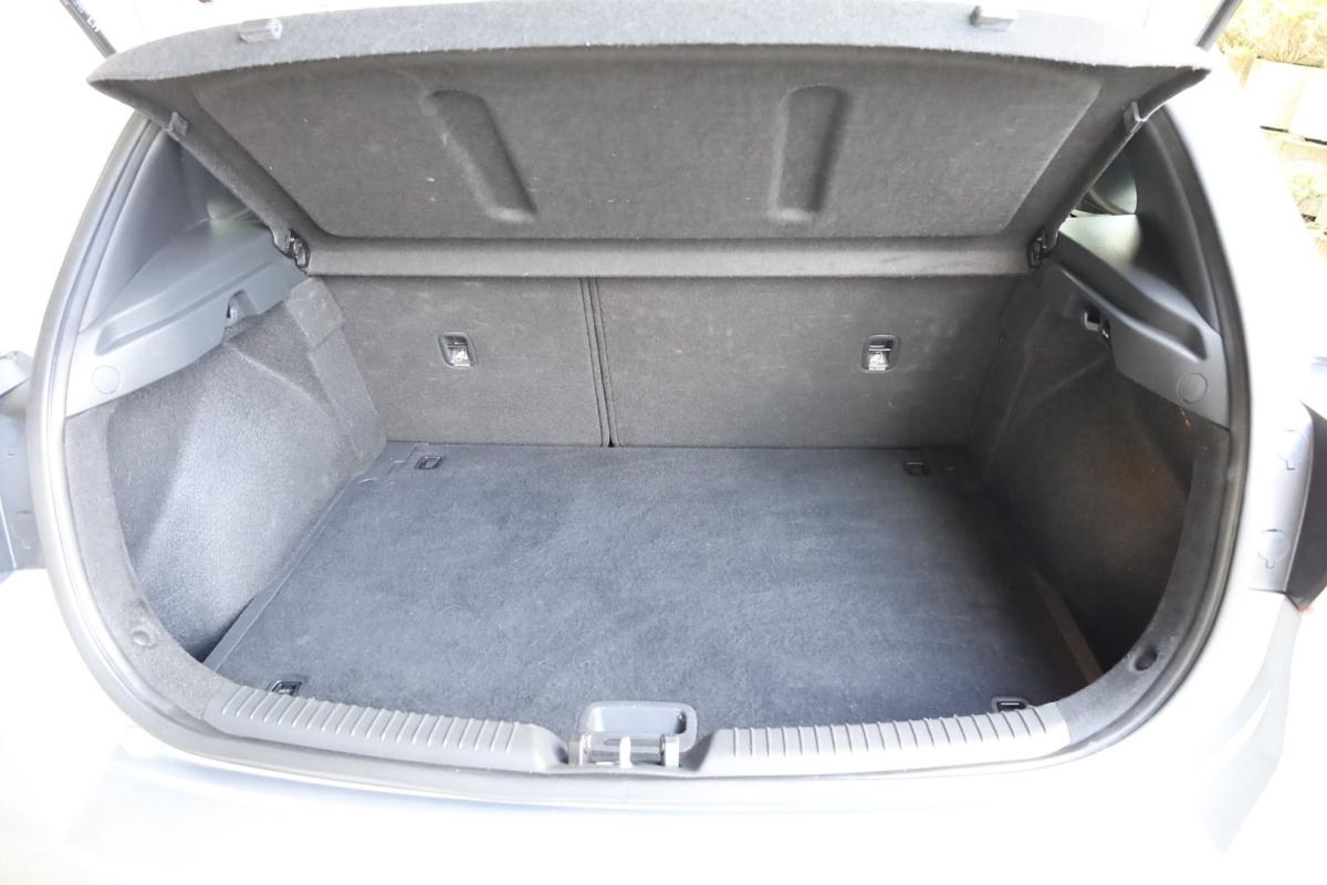 hyundai-i30-2023-gasolina-998cc