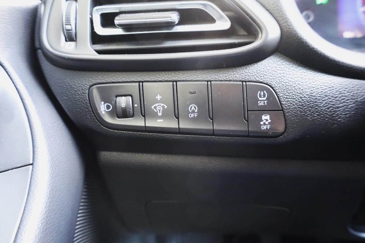 hyundai-i30-2023-gasolina-998cc