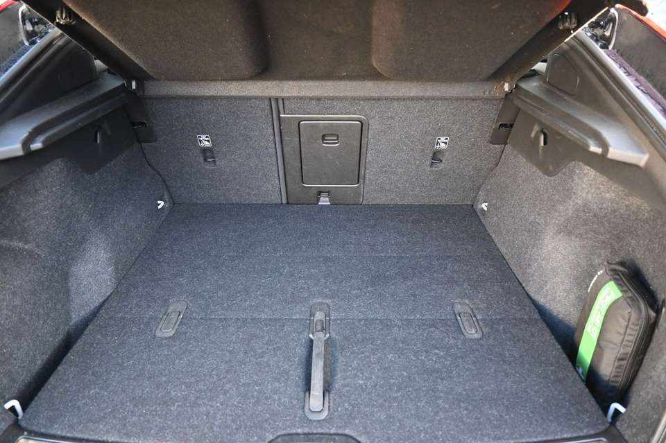 volvo-c40-recharge-pure-electric-2022-eletrico