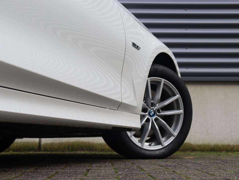 bmw-serie-3-330e-drive-2023-hibrido-1998cc