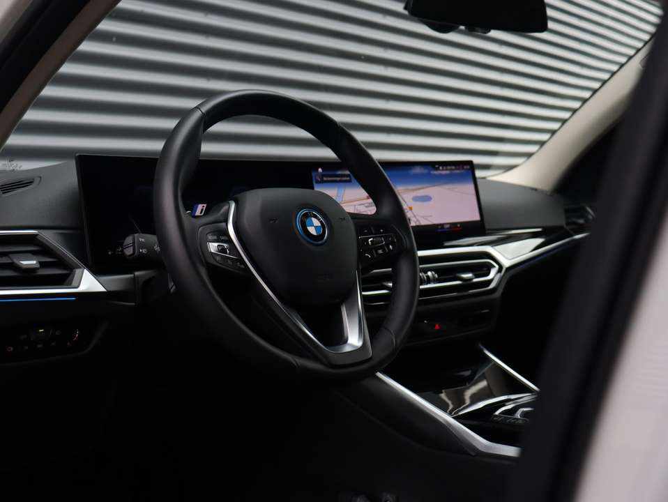 bmw-serie-3-330e-drive-2023-hibrido-1998cc