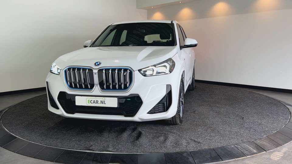 bmw-ix-xdrive40-2024-eletrico