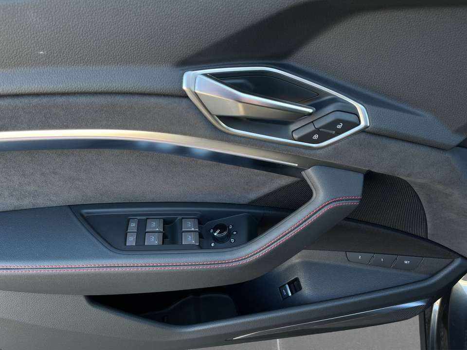 audi-q8-e-tron-55-quattro-2024-eletrico