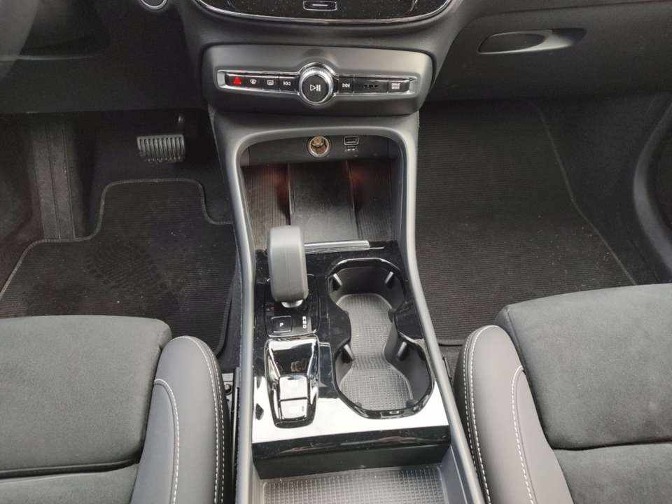 volvo-xc40-1-5-t3-2024-gasolina-1477cc