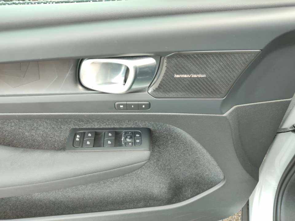 volvo-xc40-1-5-t3-2024-gasolina-1477cc