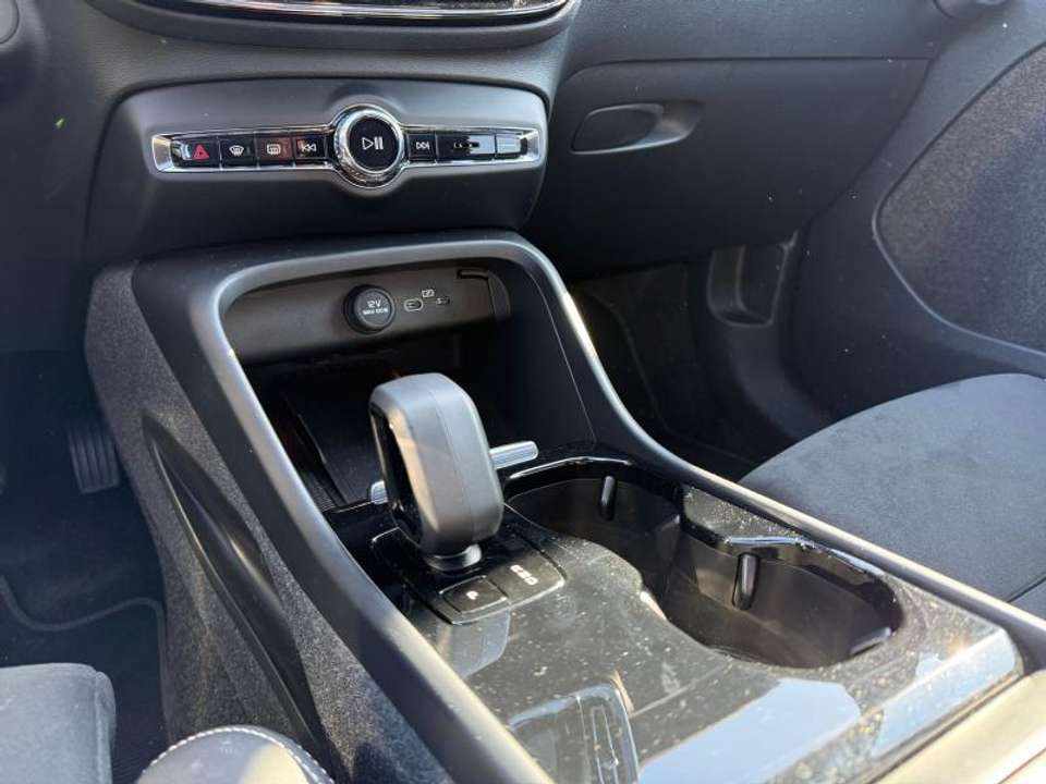 volvo-c40-recharge-pure-electric-2024-eletrico
