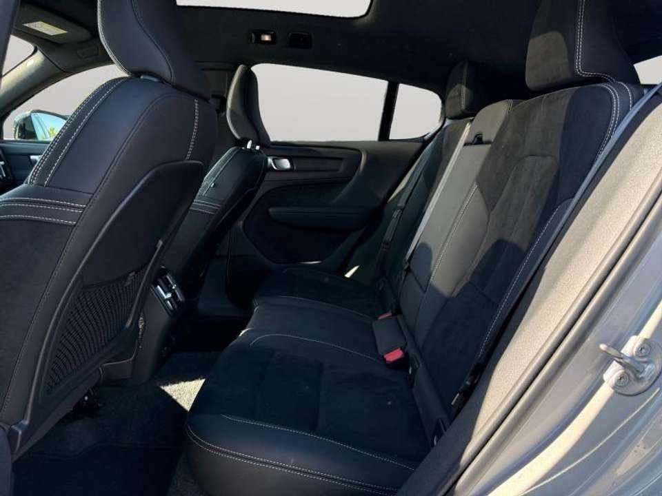 volvo-c40-recharge-pure-electric-2024-eletrico
