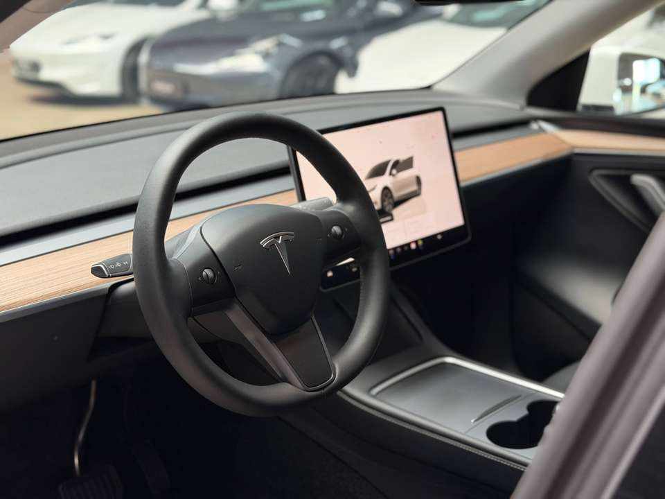 tesla-model-y-long-range-awd-2024-eletrico