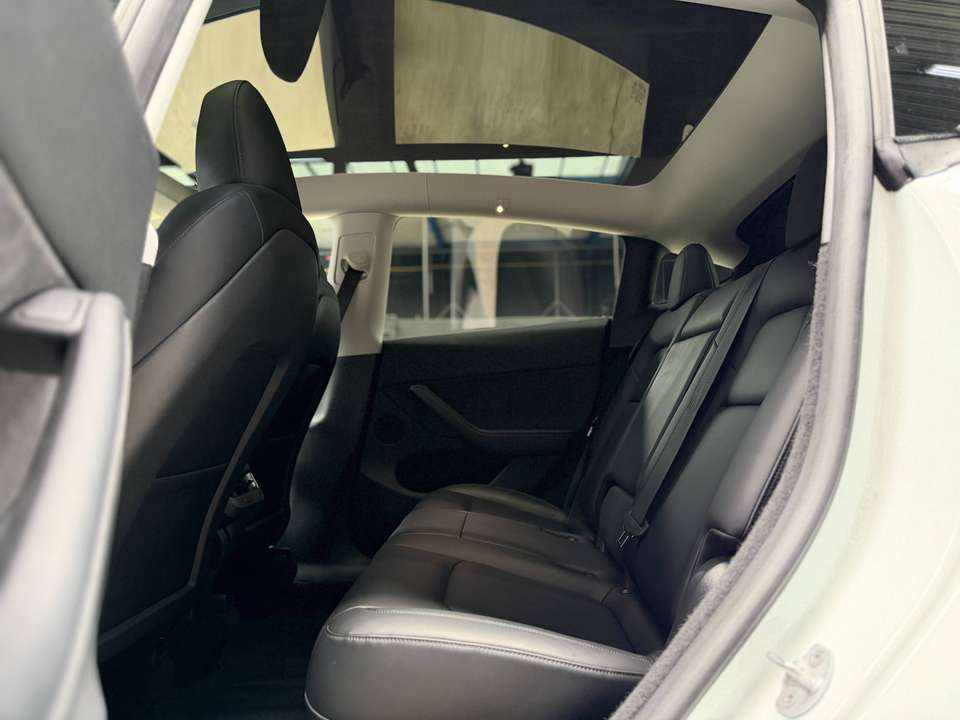 tesla-model-y-long-range-awd-2024-eletrico