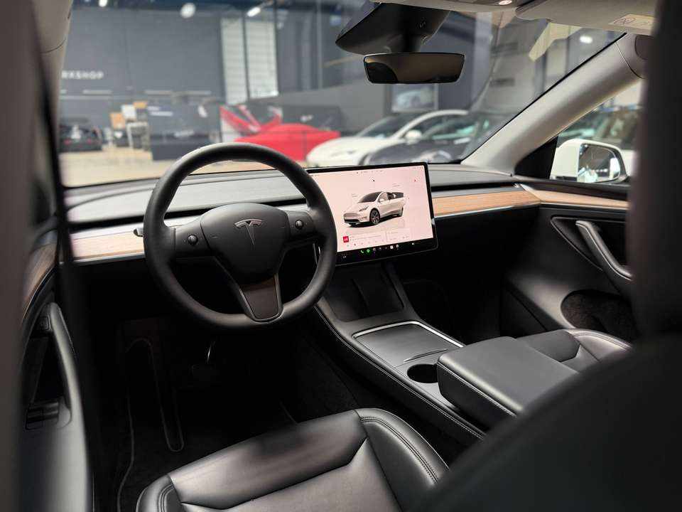 tesla-model-y-long-range-awd-2024-eletrico