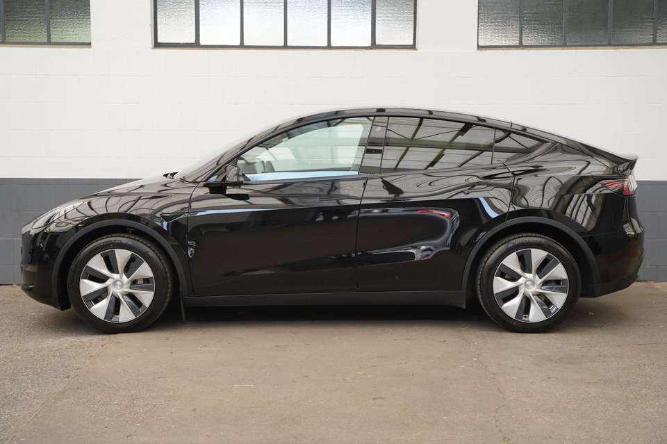 tesla-model-y-standard-range-rwd-2023-eletrico