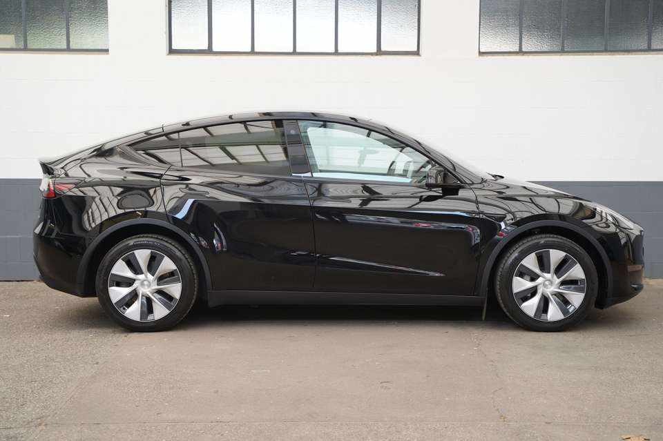 tesla-model-y-standard-range-rwd-2023-eletrico