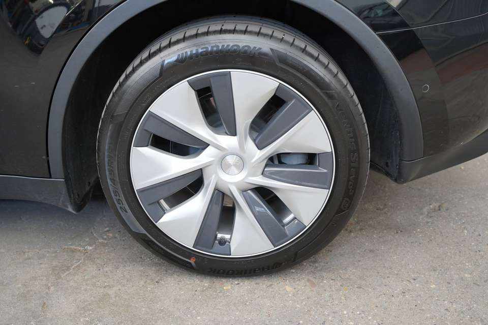 tesla-model-y-standard-range-rwd-2023-eletrico