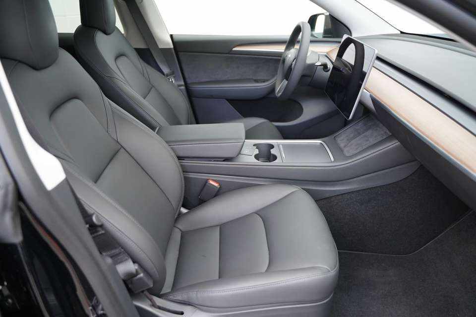 tesla-model-y-standard-range-rwd-2023-eletrico