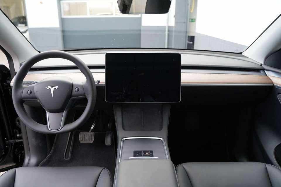 tesla-model-y-standard-range-rwd-2023-eletrico