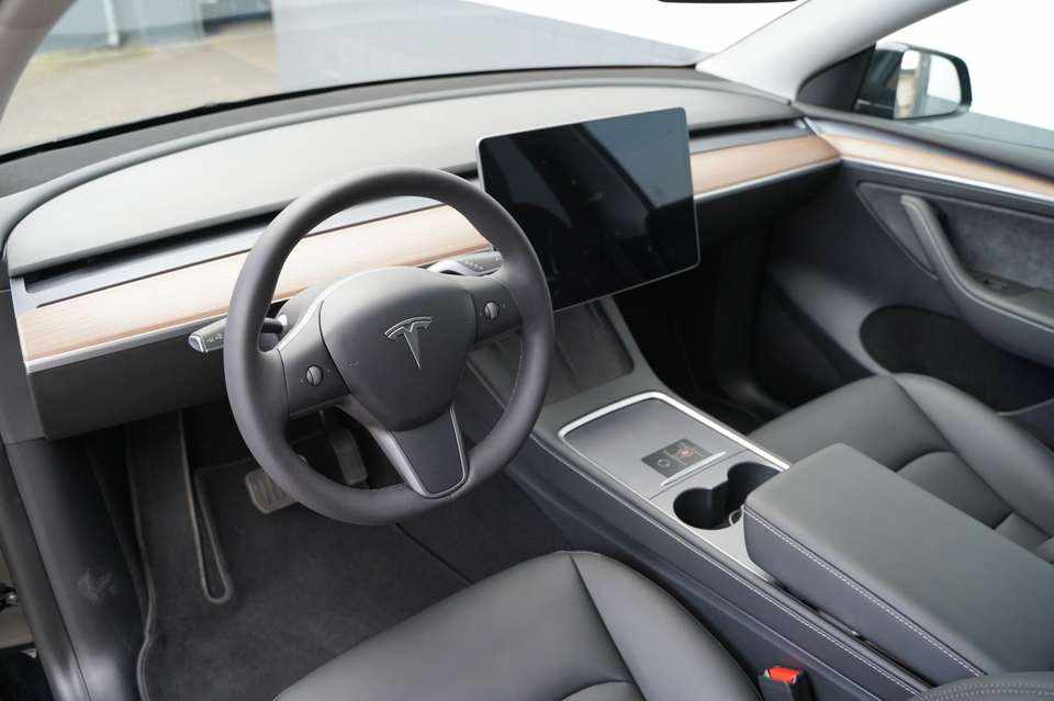 tesla-model-y-standard-range-rwd-2023-eletrico