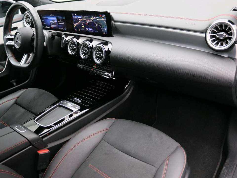 mercedes-benz-cla-200-2024-gasolina-1332cc