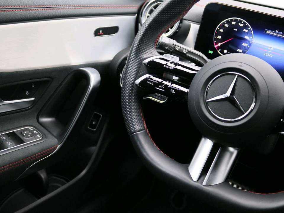 mercedes-benz-cla-200-2024-gasolina-1332cc