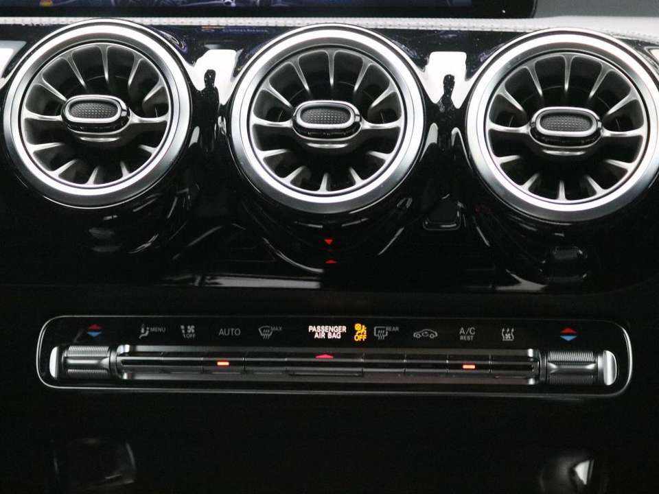 mercedes-benz-cla-200-2024-gasolina-1332cc