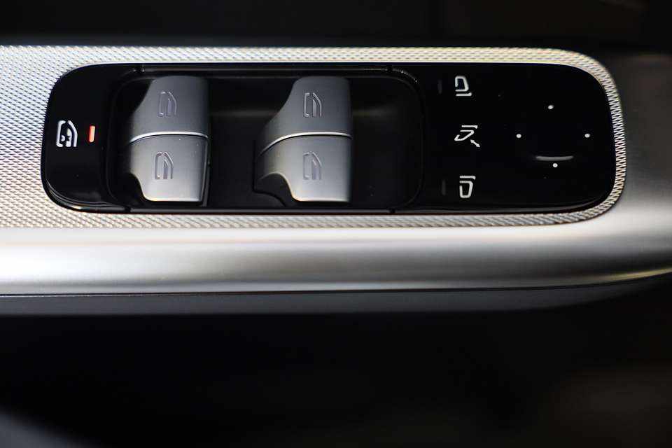 mercedes-benz-glc-300-4matic-2024-gasolina-1991cc