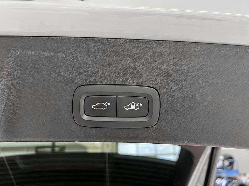 volvo-xc40-p8-recharge-awd-2021-eletrico