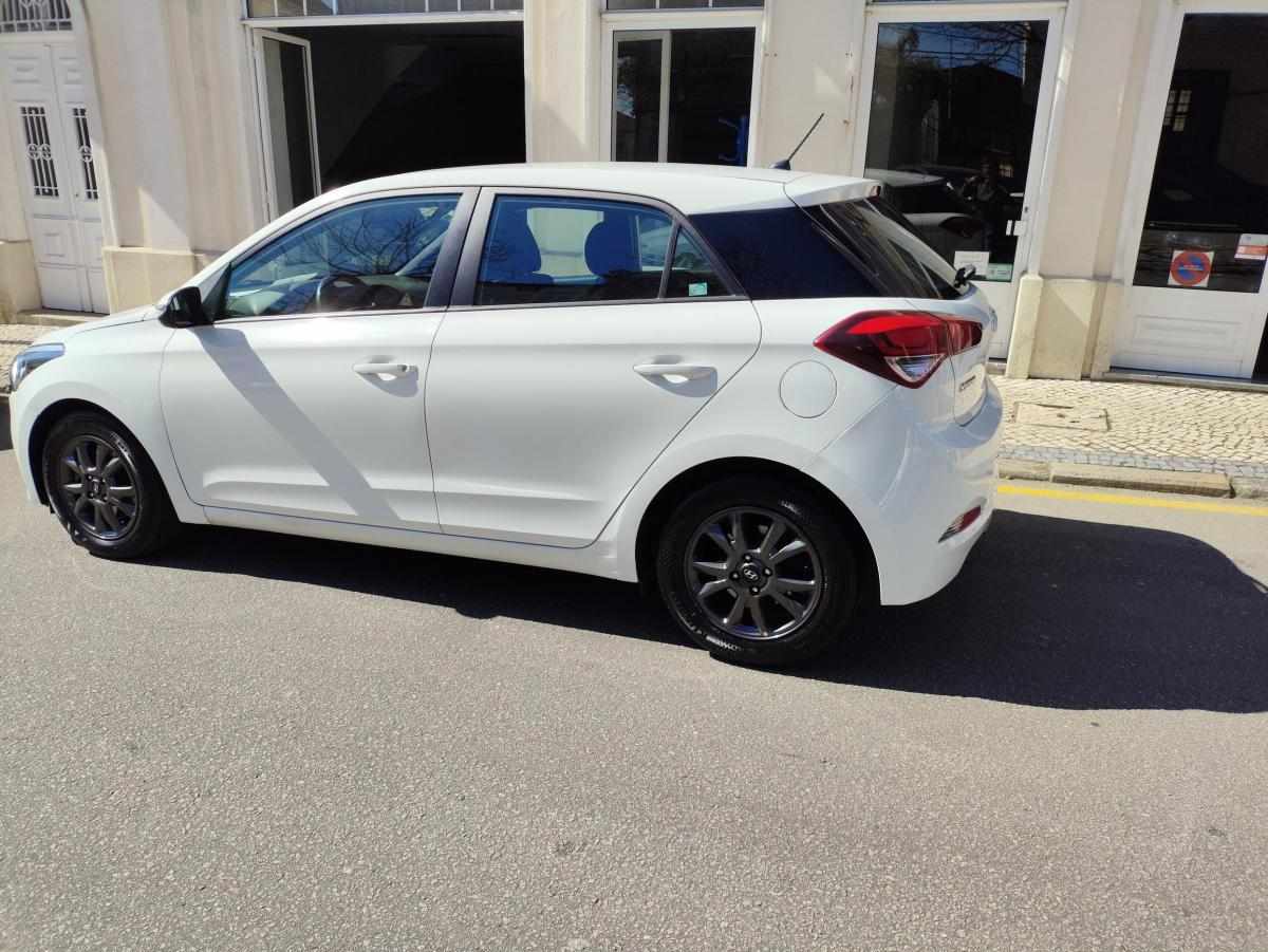 hyundai-i20-1-1-75cv-2017-diesel-1120cc