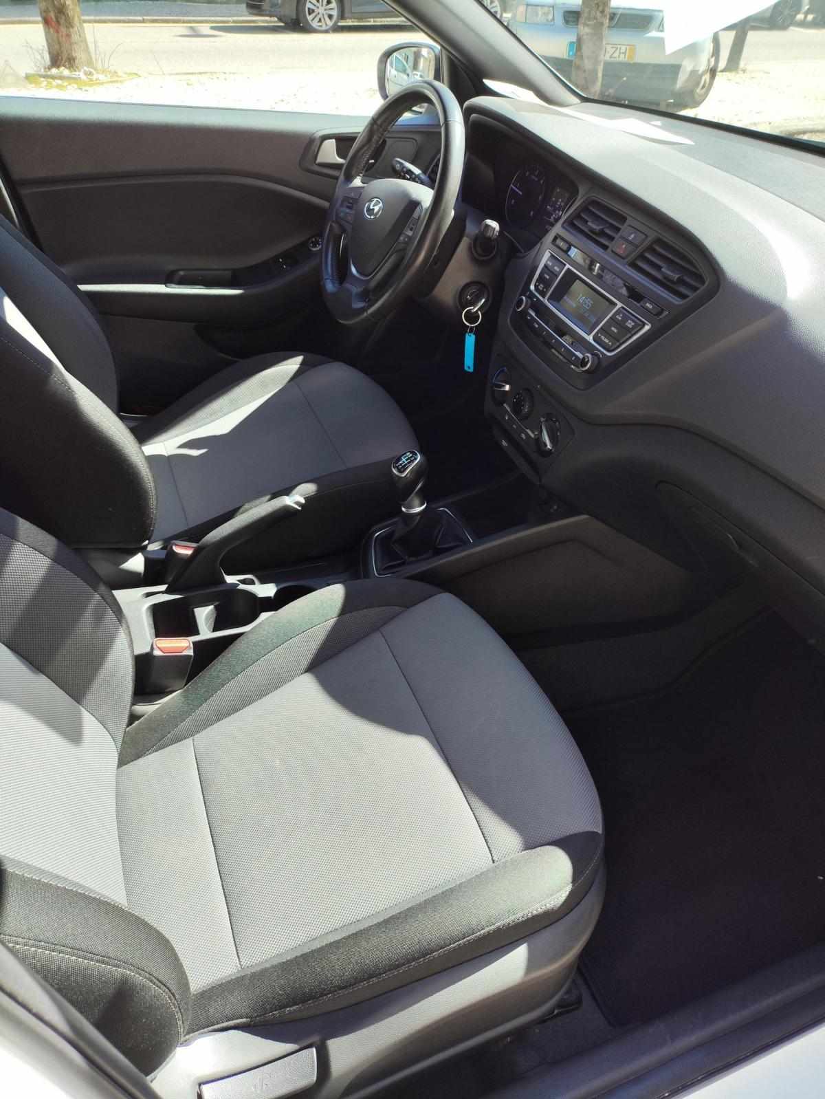 hyundai-i20-1-1-75cv-2017-diesel-1120cc
