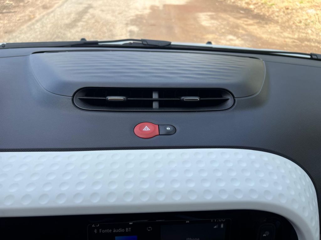 renault-twingo-2022-eletrico-200cc