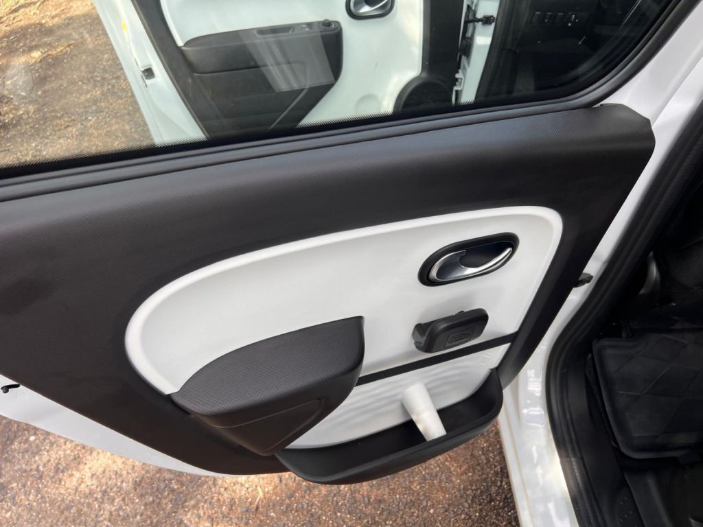 renault-twingo-2022-eletrico-200cc