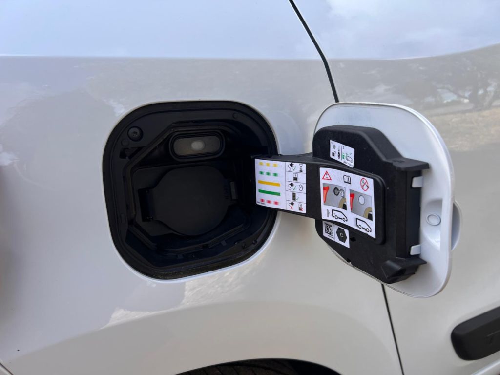 renault-twingo-2022-eletrico-200cc