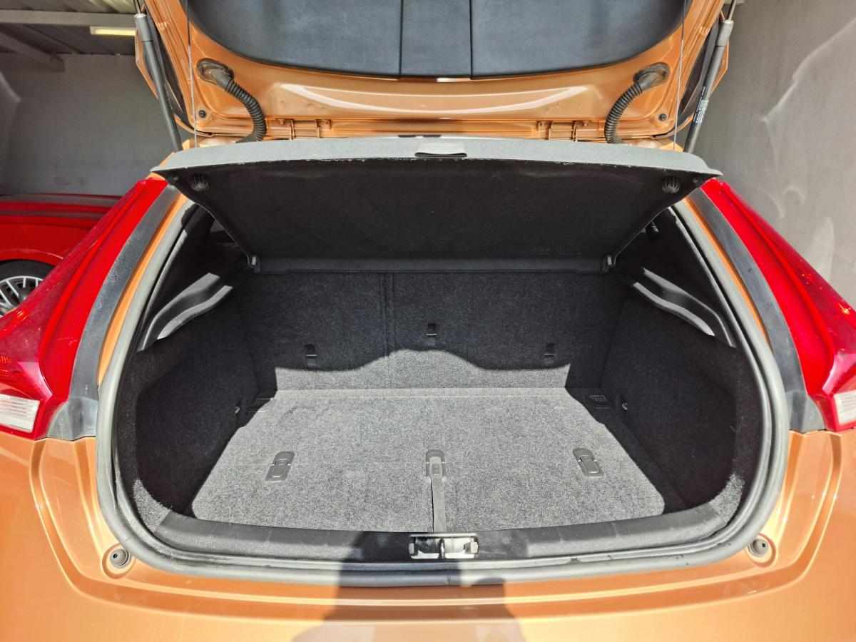 volvo-v40-1-6-d2-2013-diesel-1560cc