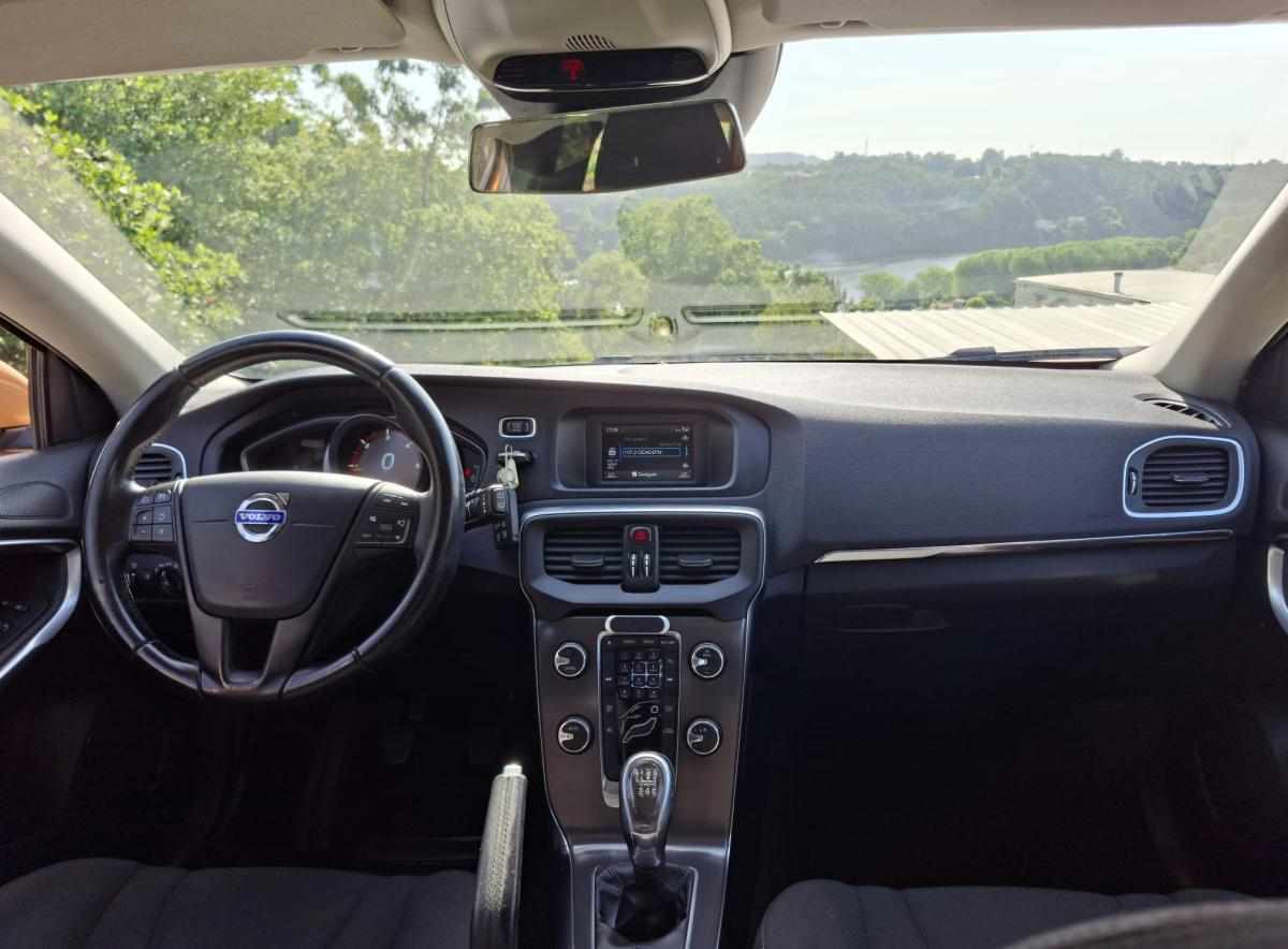 volvo-v40-1-6-d2-2013-diesel-1560cc