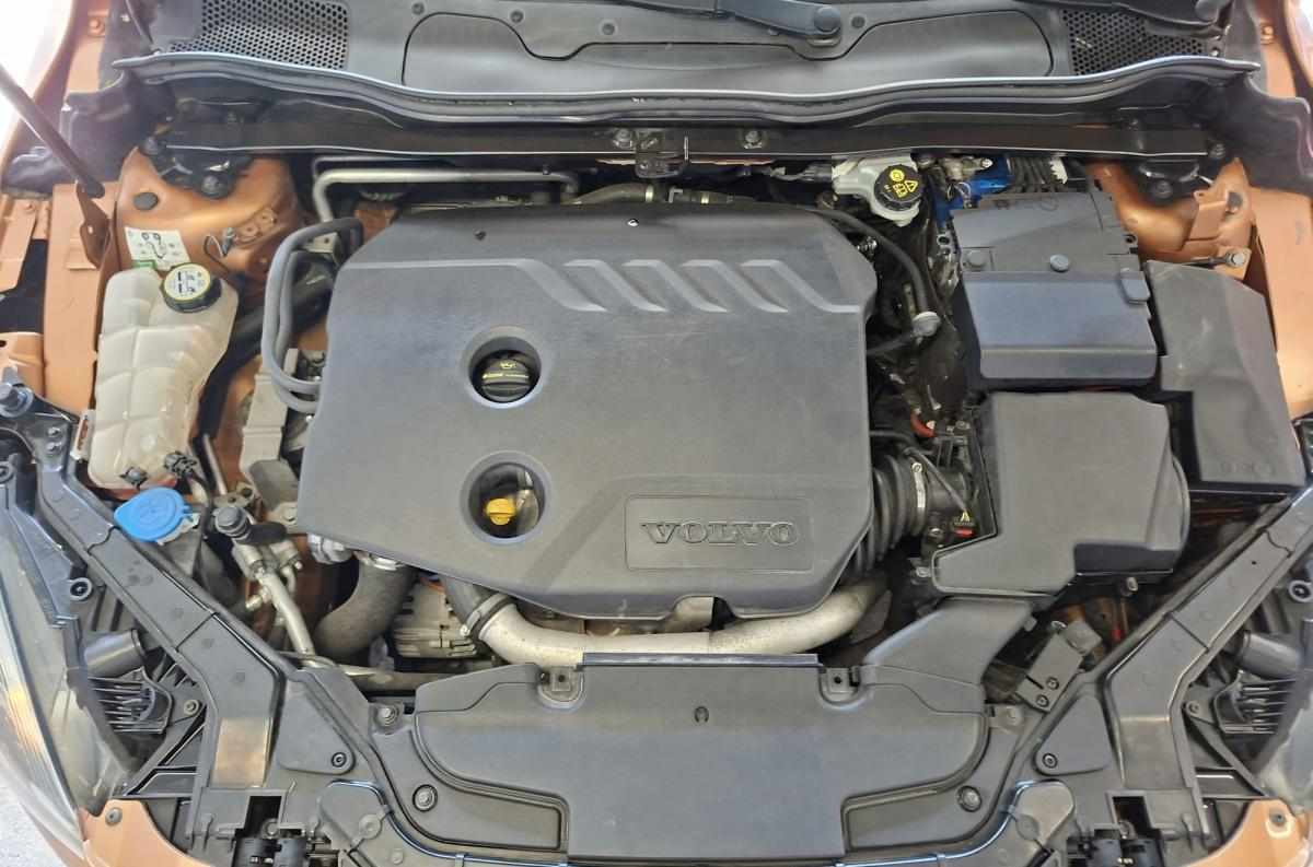 volvo-v40-1-6-d2-2013-diesel-1560cc