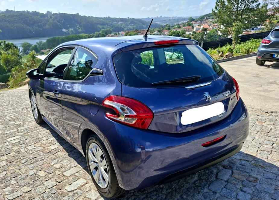 peugeot-208-1-4-hdi-2012-diesel-1398cc