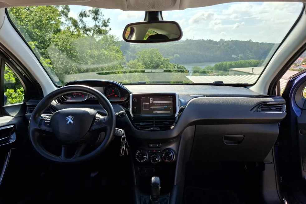 peugeot-208-1-4-hdi-2012-diesel-1398cc