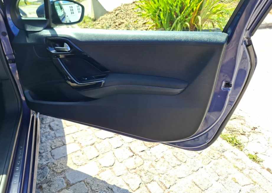 peugeot-208-1-4-hdi-2012-diesel-1398cc