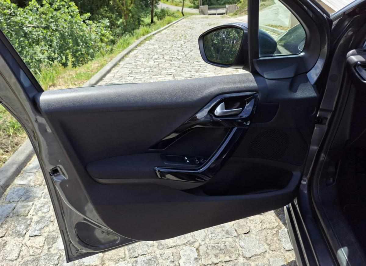 peugeot-208-1-6-bluehdi-2015-diesel-1560cc
