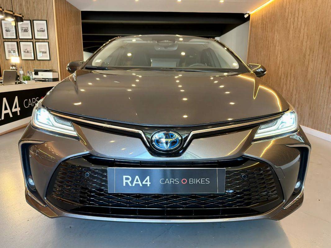 toyota-corolla-2023-hibrido-a-gasolina-1798cc