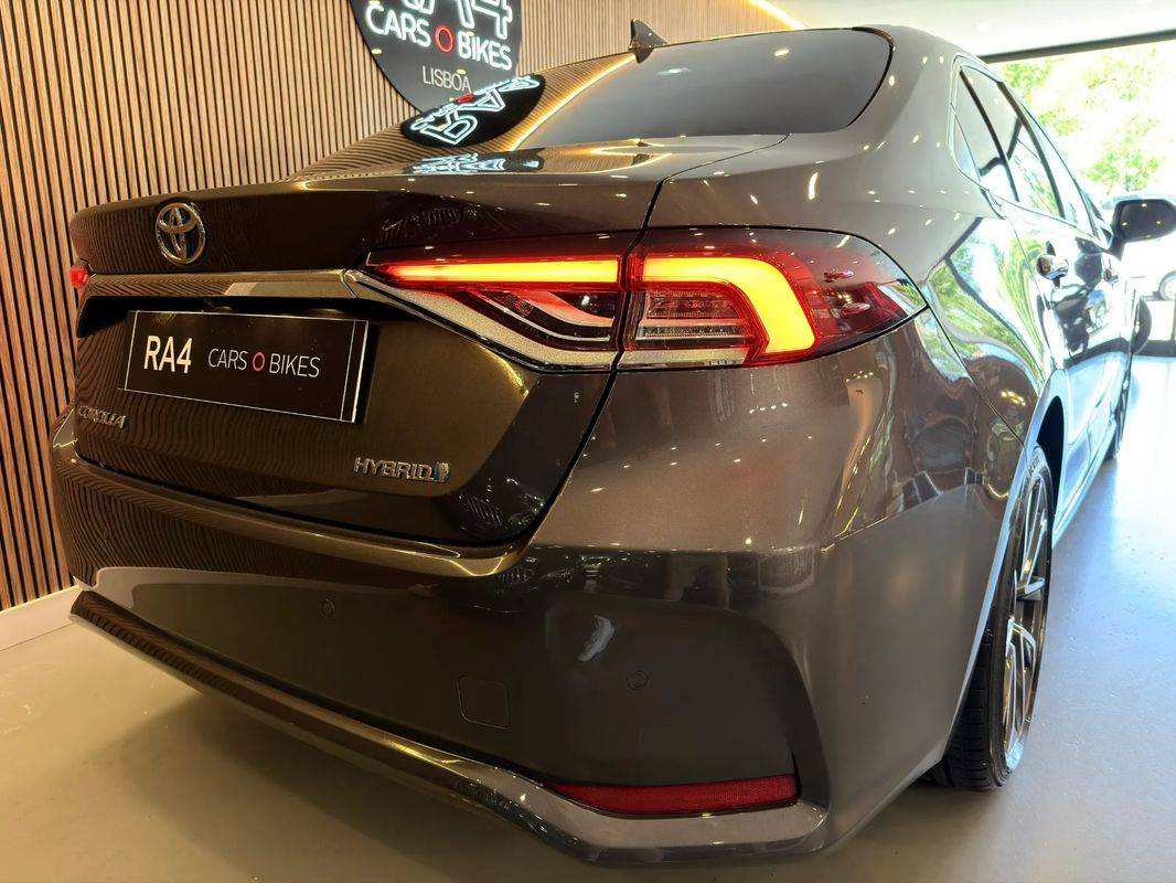 toyota-corolla-2023-hibrido-a-gasolina-1798cc