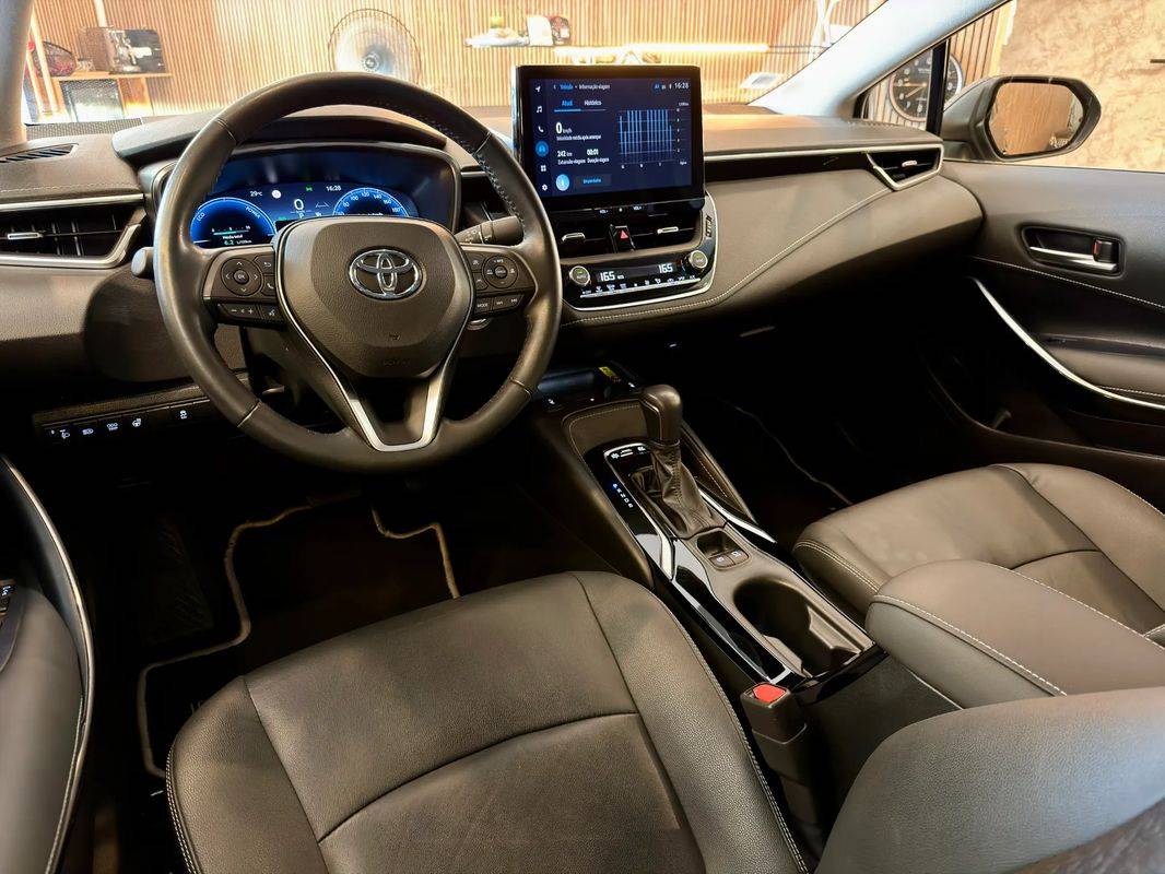 toyota-corolla-2023-hibrido-a-gasolina-1798cc